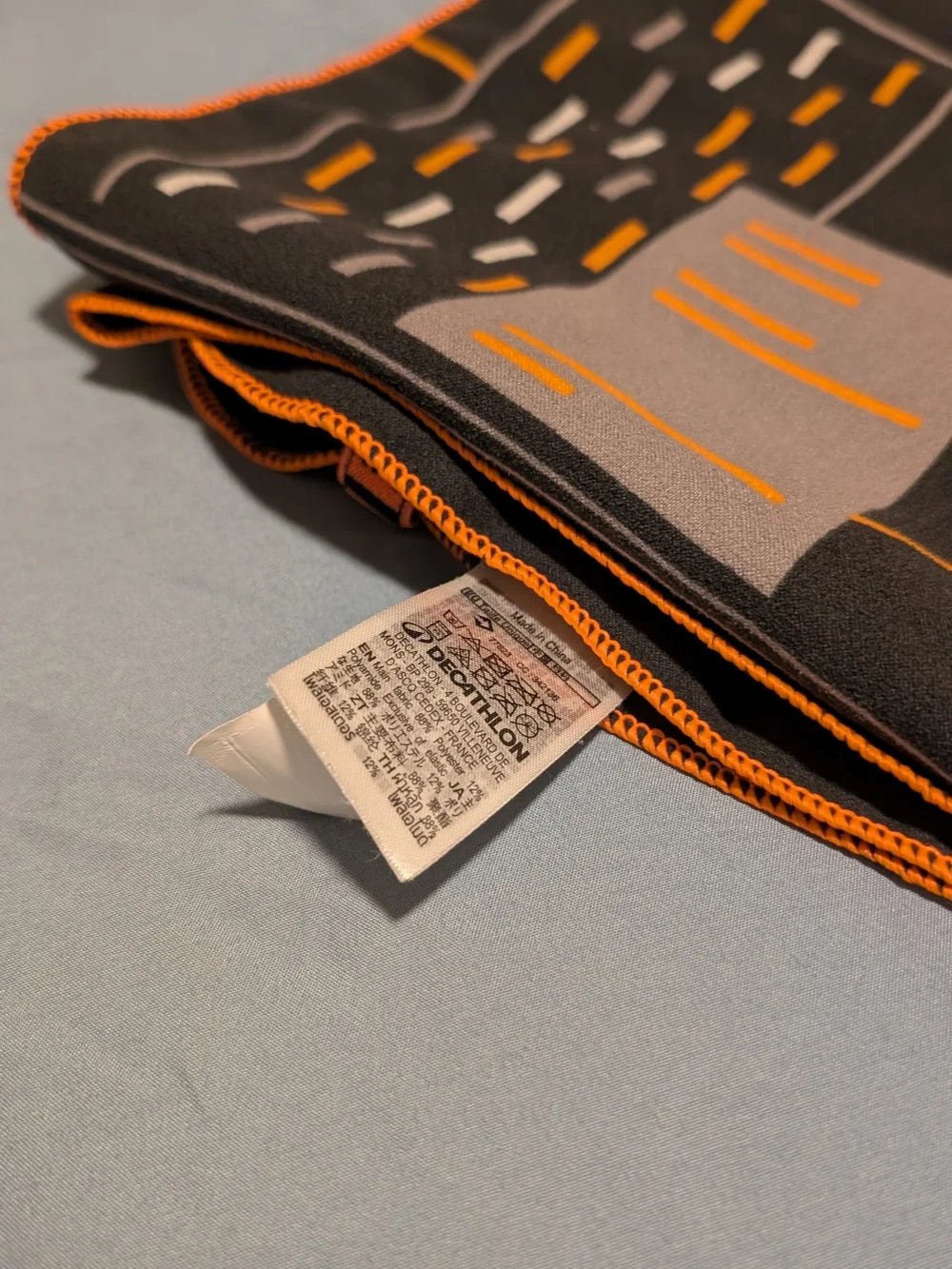 Hong Kong Cityscape Print Quickdry Towel in Black and Orange